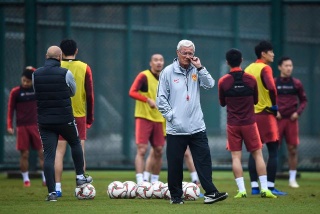 美国男篮大胜塞尔维亚 库里24分约基奇16+11