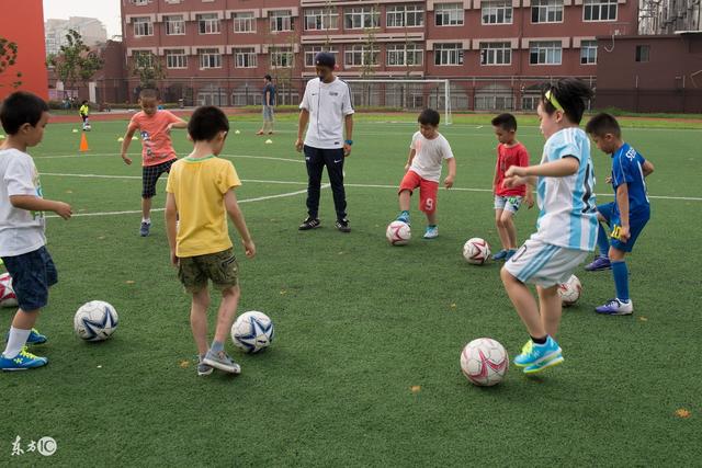 陈盈骏22分首钢胜新疆 佩里23分深圳胜天津